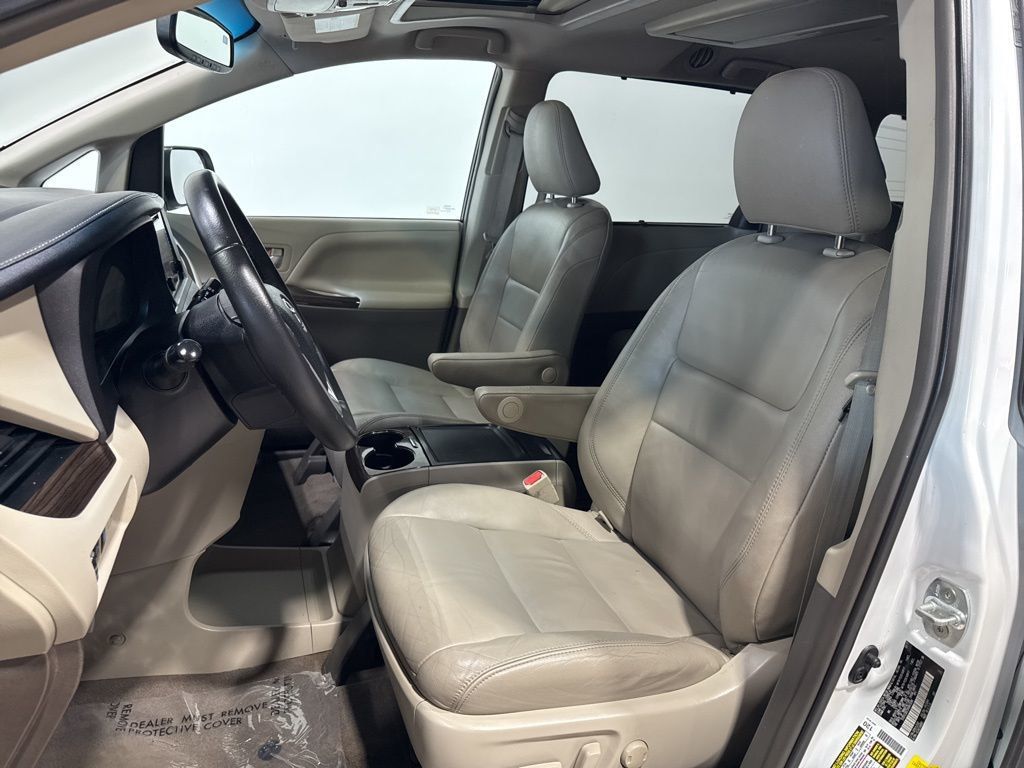 2017 Toyota Sienna XLE Automatic Access Seat FWD 7-Passenger - 23034004 - 25