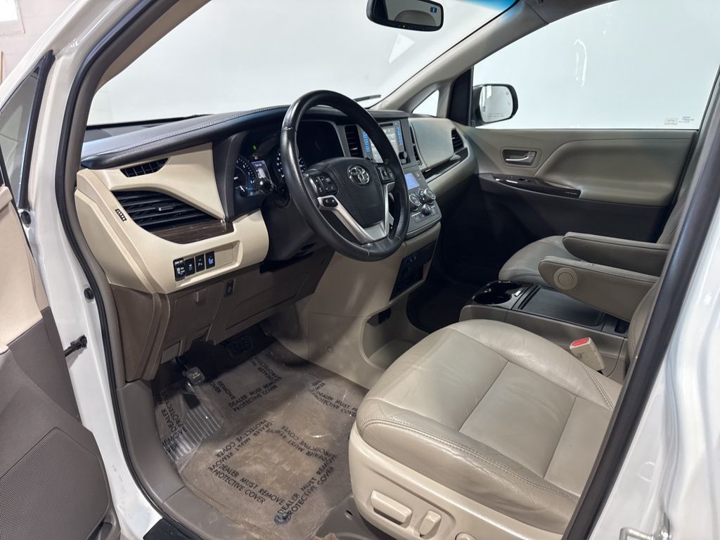 2017 Toyota Sienna XLE Automatic Access Seat FWD 7-Passenger - 23034004 - 26