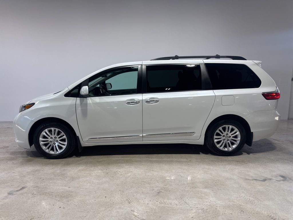 2017 Toyota Sienna XLE Automatic Access Seat FWD 7-Passenger - 23034004 - 2