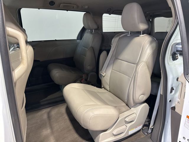 2017 Toyota Sienna XLE Automatic Access Seat FWD 7-Passenger - 23034004 - 33