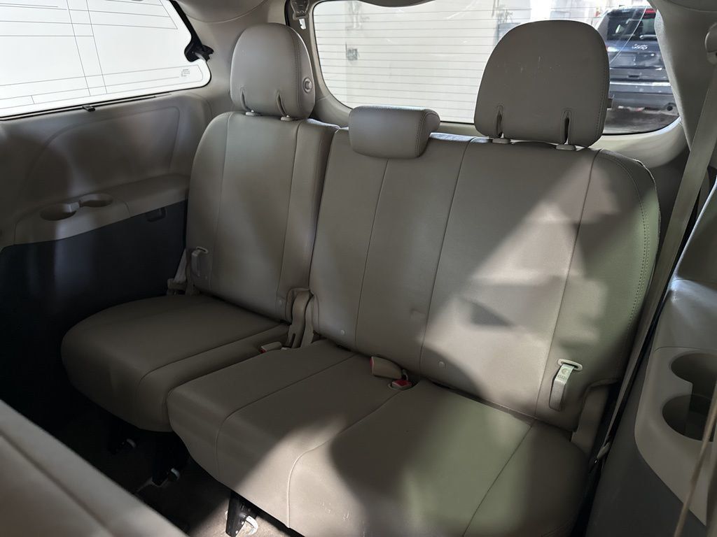 2017 Toyota Sienna XLE Automatic Access Seat FWD 7-Passenger - 23034004 - 37
