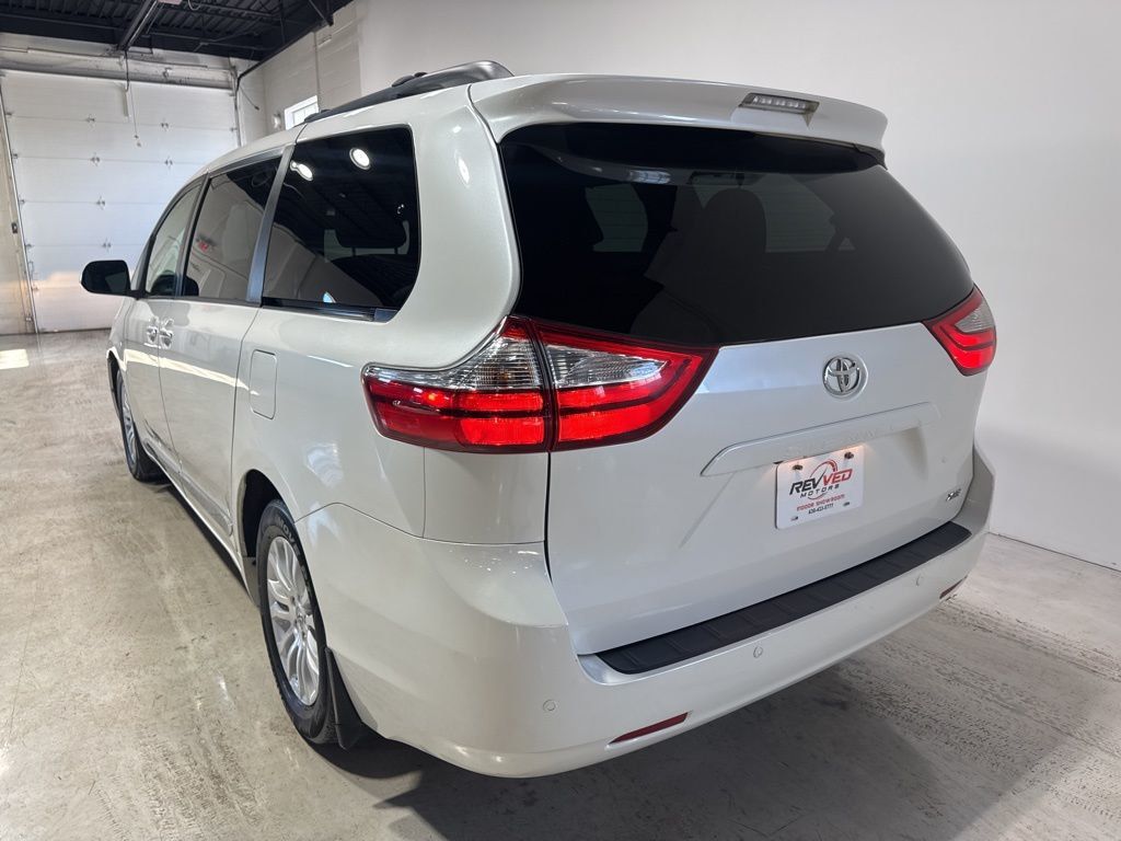 2017 Toyota Sienna XLE Automatic Access Seat FWD 7-Passenger - 23034004 - 3