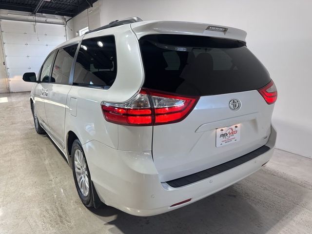2017 Toyota Sienna XLE Automatic Access Seat FWD 7-Passenger - 23034004 - 3