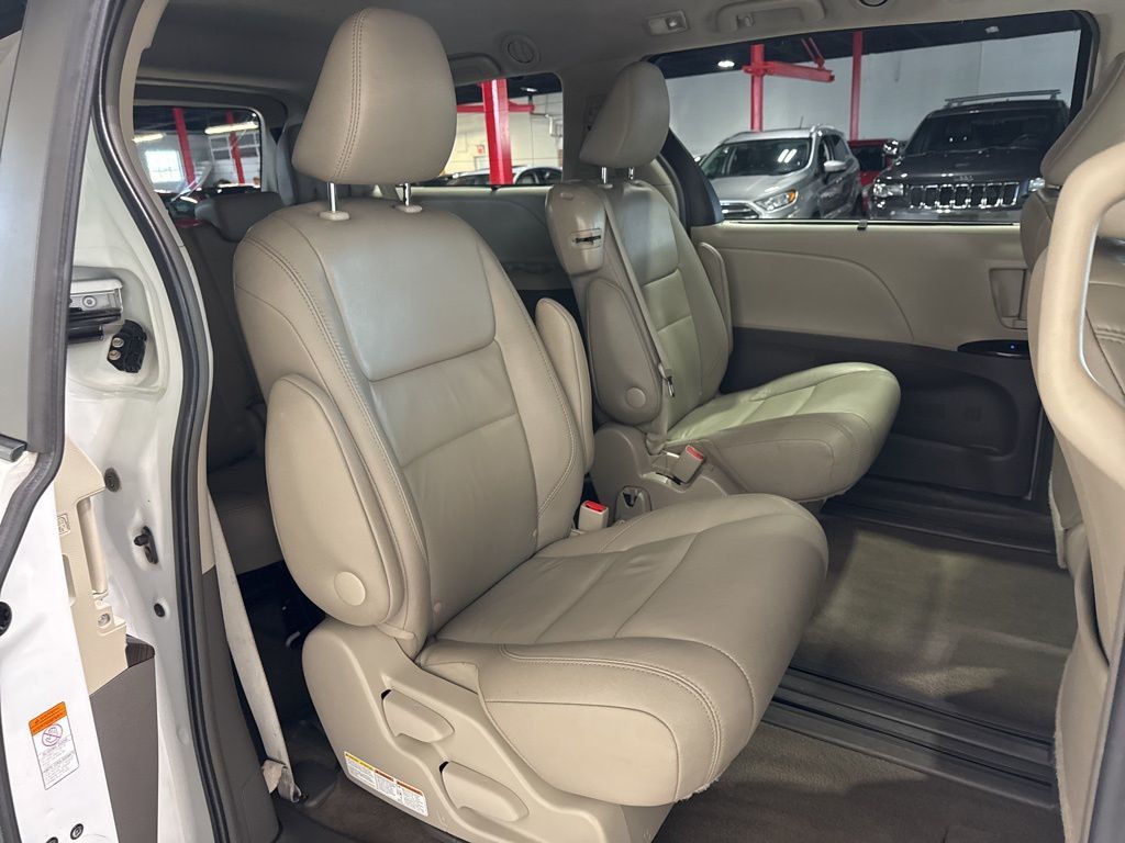 2017 Toyota Sienna XLE Automatic Access Seat FWD 7-Passenger - 23034004 - 43