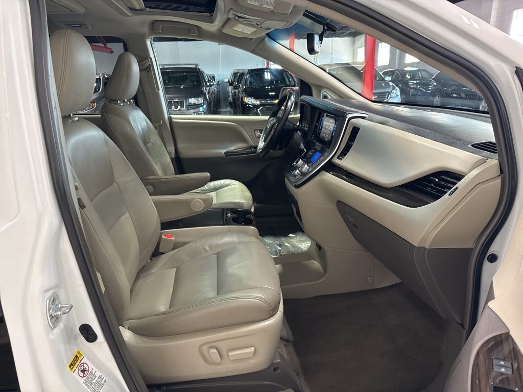 2017 Toyota Sienna XLE Automatic Access Seat FWD 7-Passenger - 23034004 - 47