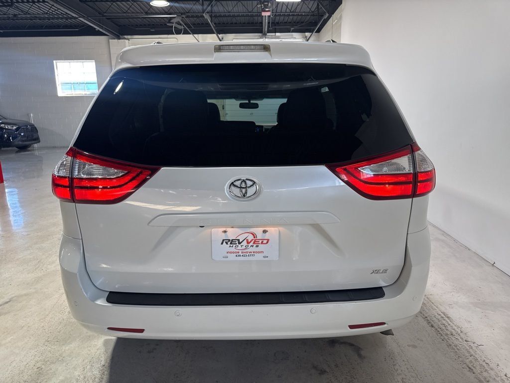 2017 Toyota Sienna XLE Automatic Access Seat FWD 7-Passenger - 23034004 - 4