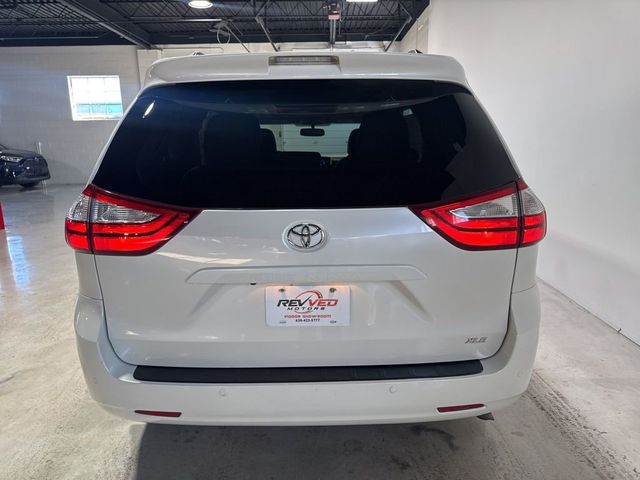 2017 Toyota Sienna XLE Automatic Access Seat FWD 7-Passenger - 23034004 - 4