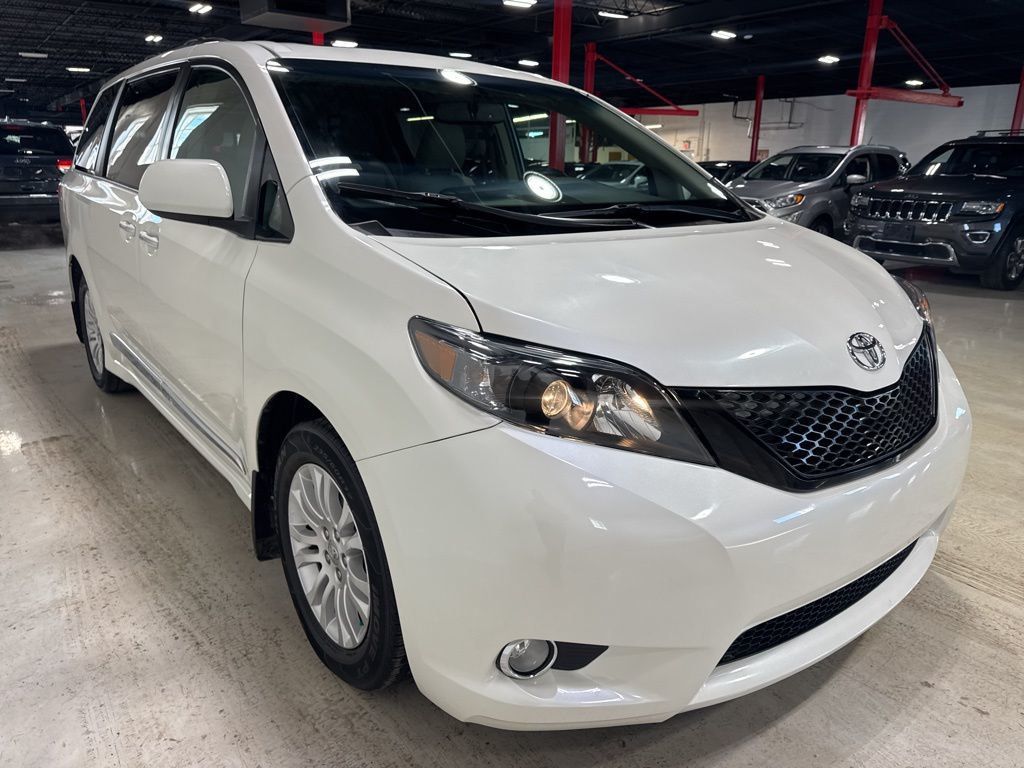 2017 Toyota Sienna XLE Automatic Access Seat FWD 7-Passenger - 23034004 - 6
