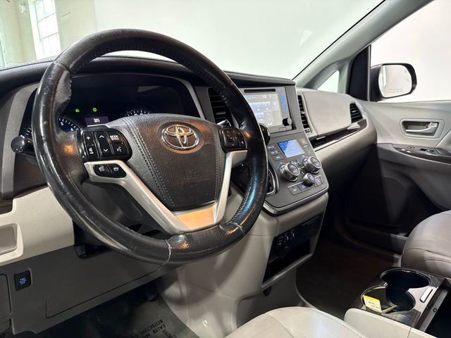 2017 Toyota Sienna XLE Automatic Access Seat FWD 7-Passenger - 23058160 - 9