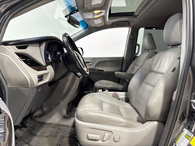2017 Toyota Sienna XLE Automatic Access Seat FWD 7-Passenger - 23058160 - 10