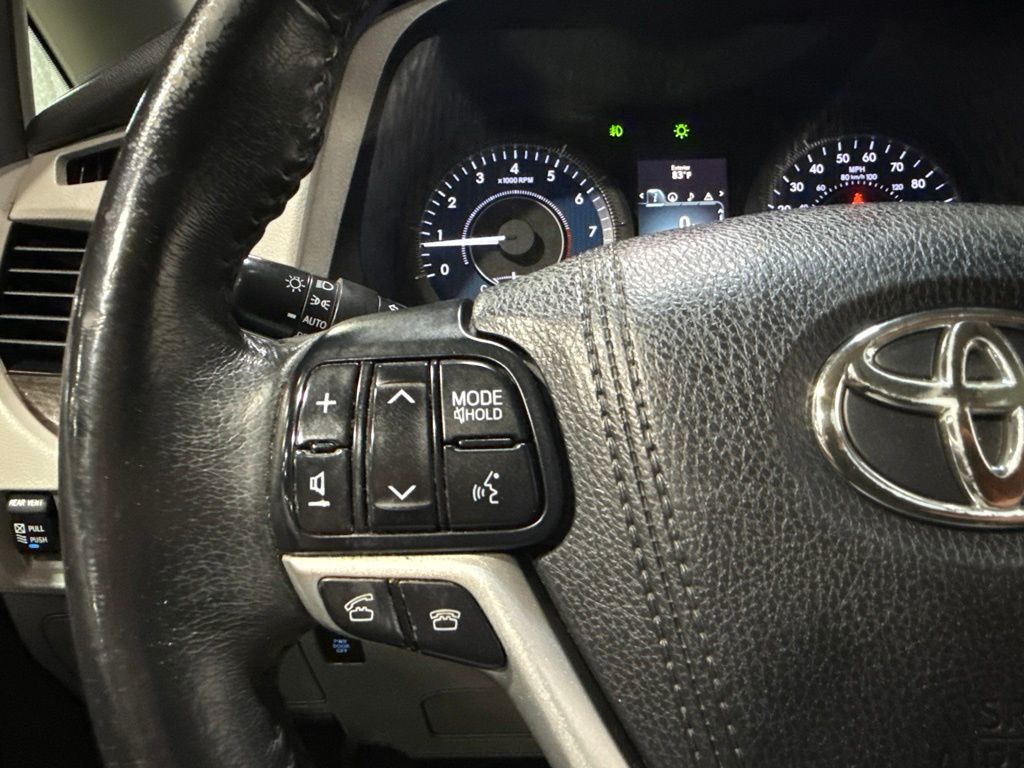 2017 Toyota Sienna XLE Automatic Access Seat FWD 7-Passenger - 23058160 - 13
