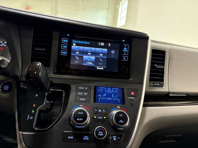 2017 Toyota Sienna XLE Automatic Access Seat FWD 7-Passenger - 23058160 - 15