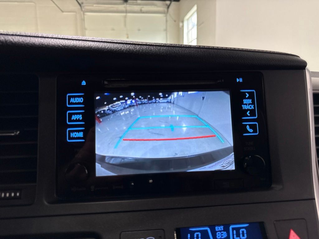 2017 Toyota Sienna XLE Automatic Access Seat FWD 7-Passenger - 23058160 - 16