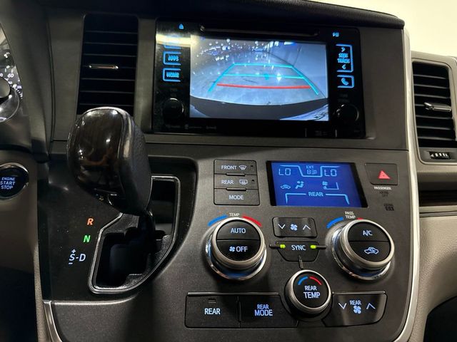 2017 Toyota Sienna XLE Automatic Access Seat FWD 7-Passenger - 23058160 - 17