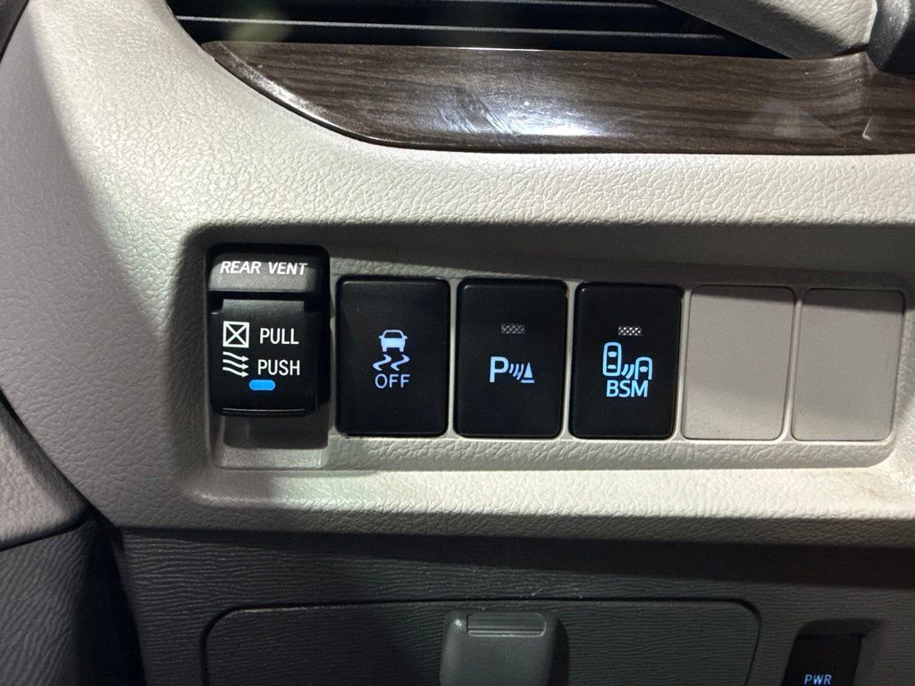 2017 Toyota Sienna XLE Automatic Access Seat FWD 7-Passenger - 23058160 - 18