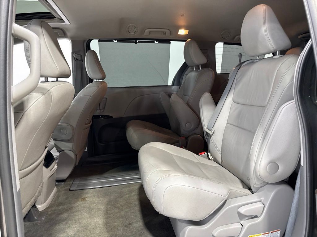 2017 Toyota Sienna XLE Automatic Access Seat FWD 7-Passenger - 23058160 - 20