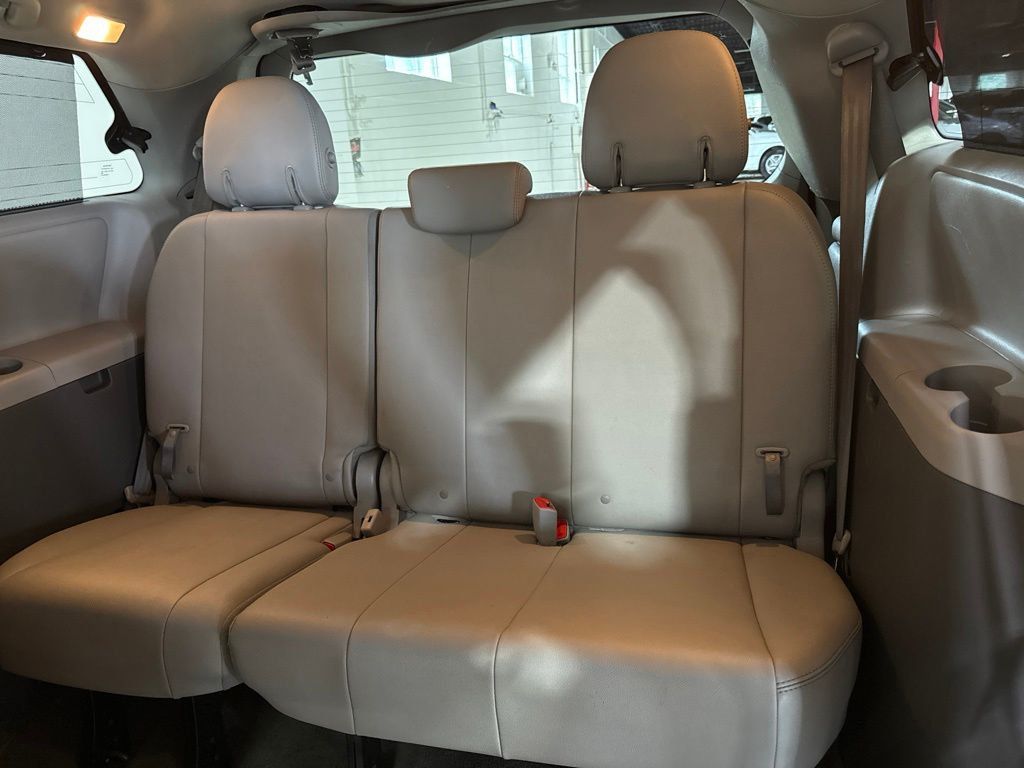 2017 Toyota Sienna XLE Automatic Access Seat FWD 7-Passenger - 23058160 - 21