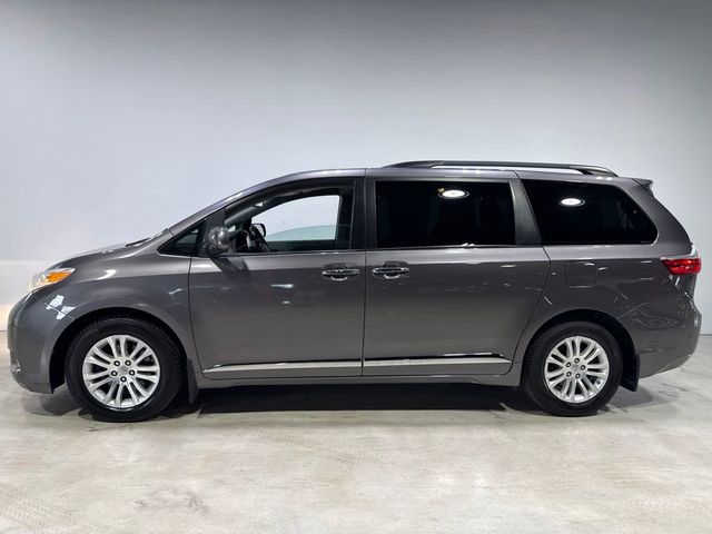 2017 Toyota Sienna XLE Automatic Access Seat FWD 7-Passenger - 23058160 - 3