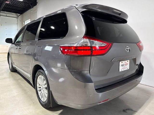 2017 Toyota Sienna XLE Automatic Access Seat FWD 7-Passenger - 23058160 - 4