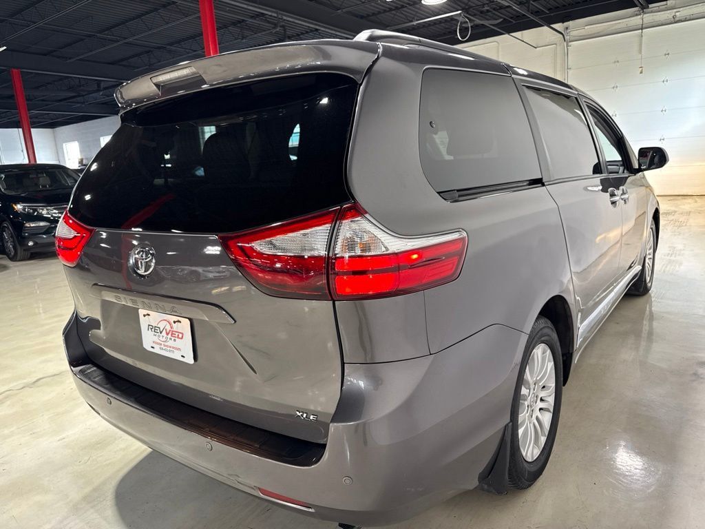 2017 Toyota Sienna XLE Automatic Access Seat FWD 7-Passenger - 23058160 - 6