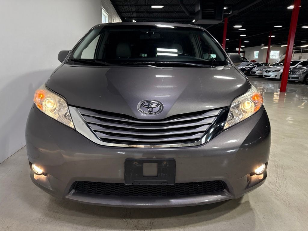 2017 Toyota Sienna XLE Automatic Access Seat FWD 7-Passenger - 23058160 - 8