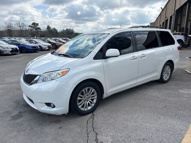 2017 Toyota Sienna XLE Automatic Access Seat FWD 7-Passenger - 22991686 - 2