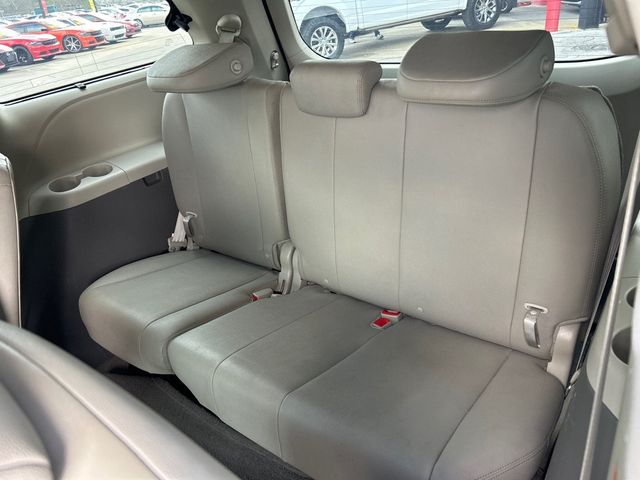 2017 Toyota Sienna XLE Automatic Access Seat FWD 7-Passenger - 22991686 - 6