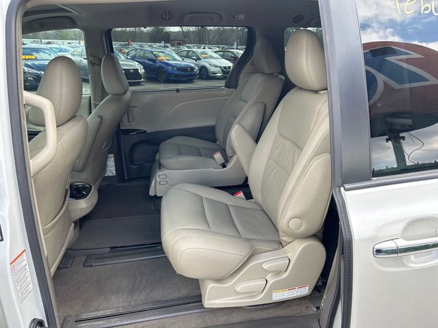 2017 Toyota Sienna XLE Automatic Access Seat FWD 7-Passenger - 22991686 - 7