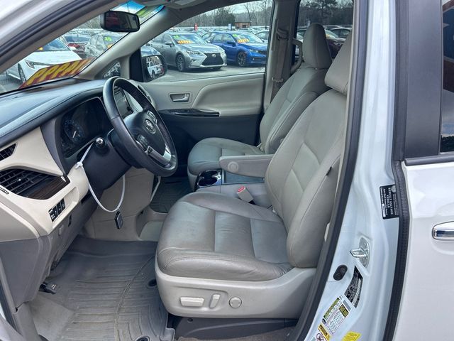 2017 Toyota Sienna XLE Automatic Access Seat FWD 7-Passenger - 22991686 - 8