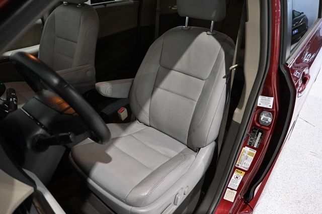 2017 Toyota Sienna XLE Automatic Access Seat FWD 7-Passenger - 23045344 - 13