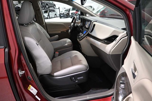 2017 Toyota Sienna XLE Automatic Access Seat FWD 7-Passenger - 23045344 - 14