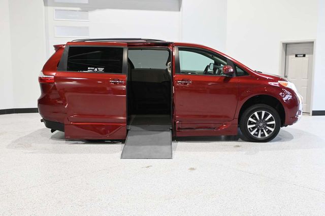 2017 Toyota Sienna XLE Automatic Access Seat FWD 7-Passenger - 23045344 - 16