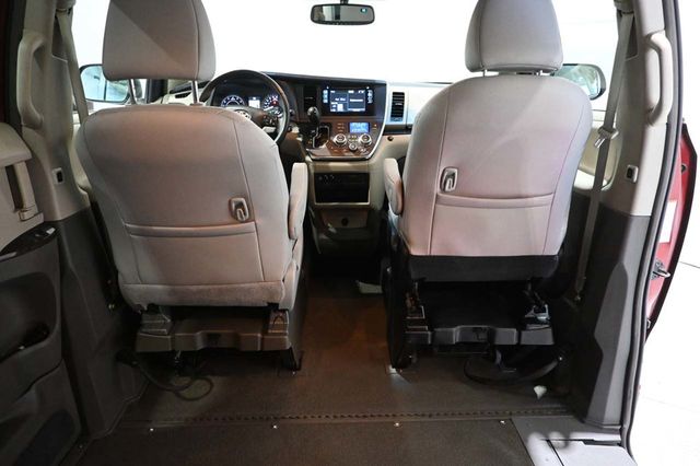 2017 Toyota Sienna XLE Automatic Access Seat FWD 7-Passenger - 23045344 - 19