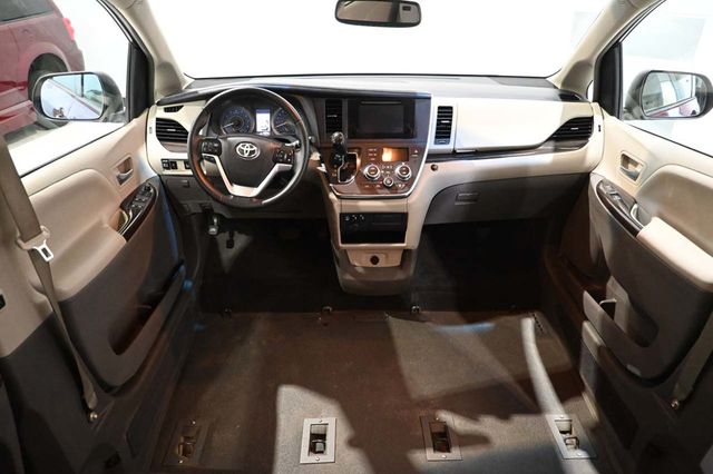 2017 Toyota Sienna XLE Automatic Access Seat FWD 7-Passenger - 23045344 - 21
