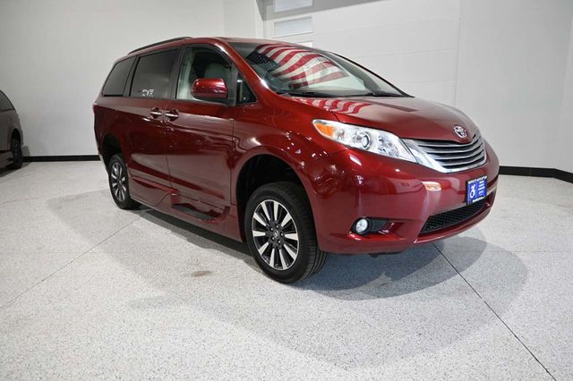 2017 Toyota Sienna XLE Automatic Access Seat FWD 7-Passenger - 23045344 - 2