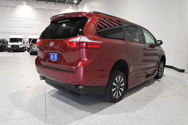 2017 Toyota Sienna XLE Automatic Access Seat FWD 7-Passenger - 23045344 - 5