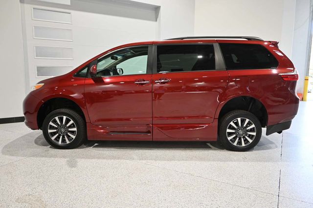 2017 Toyota Sienna XLE Automatic Access Seat FWD 7-Passenger - 23045344 - 8