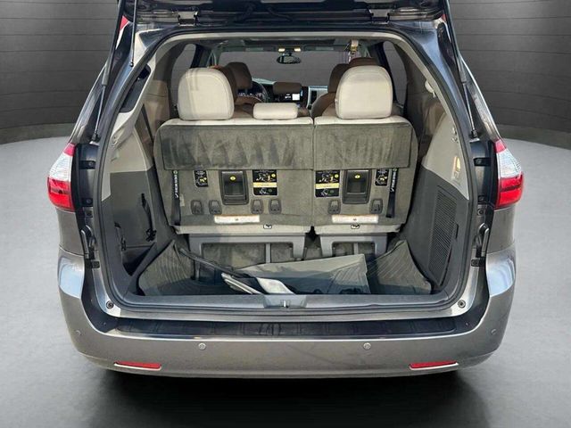 2017 Toyota Sienna XLE Automatic Access Seat FWD 7-Passenger - 22939183 - 9