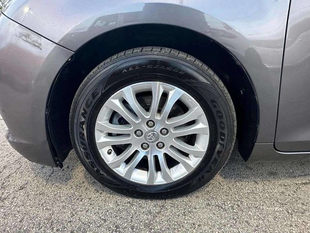 2017 Toyota Sienna XLE Automatic Access Seat FWD 7-Passenger - 22939183 - 10