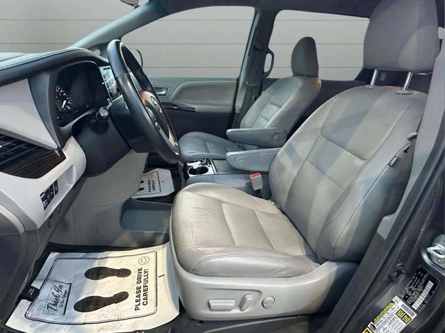 2017 Toyota Sienna XLE Automatic Access Seat FWD 7-Passenger - 22939183 - 13