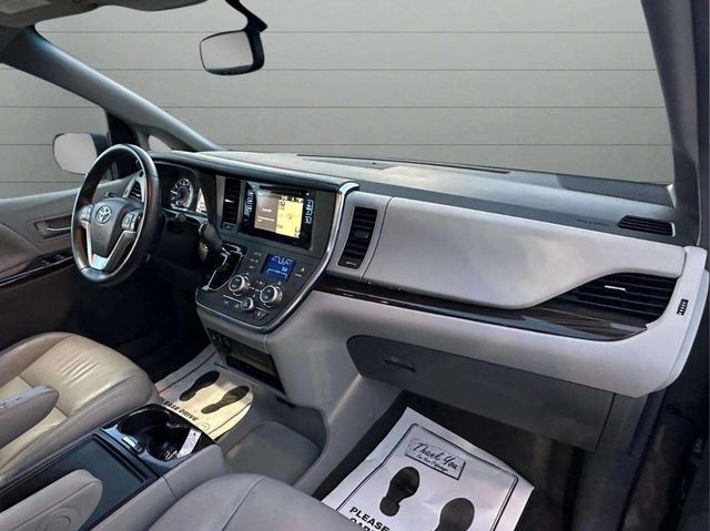 2017 Toyota Sienna XLE Automatic Access Seat FWD 7-Passenger - 22939183 - 18