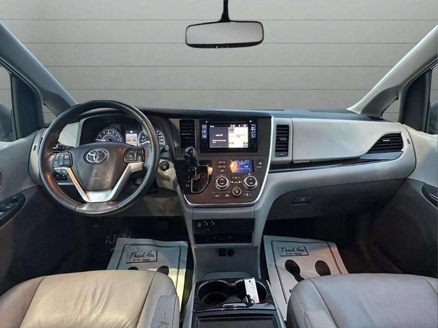 2017 Toyota Sienna XLE Automatic Access Seat FWD 7-Passenger - 22939183 - 19