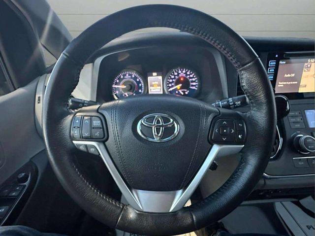 2017 Toyota Sienna XLE Automatic Access Seat FWD 7-Passenger - 22939183 - 22
