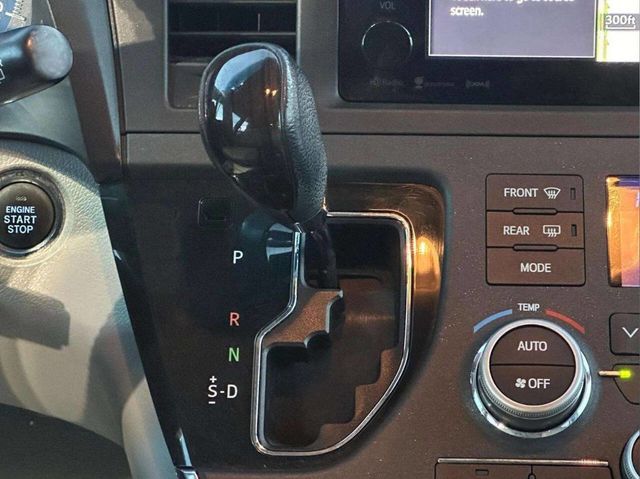 2017 Toyota Sienna XLE Automatic Access Seat FWD 7-Passenger - 22939183 - 23