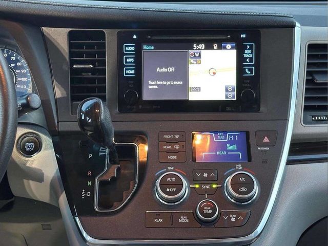 2017 Toyota Sienna XLE Automatic Access Seat FWD 7-Passenger - 22939183 - 24