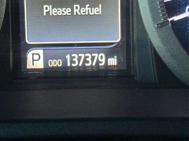 2017 Toyota Sienna XLE Automatic Access Seat FWD 7-Passenger - 22939183 - 28