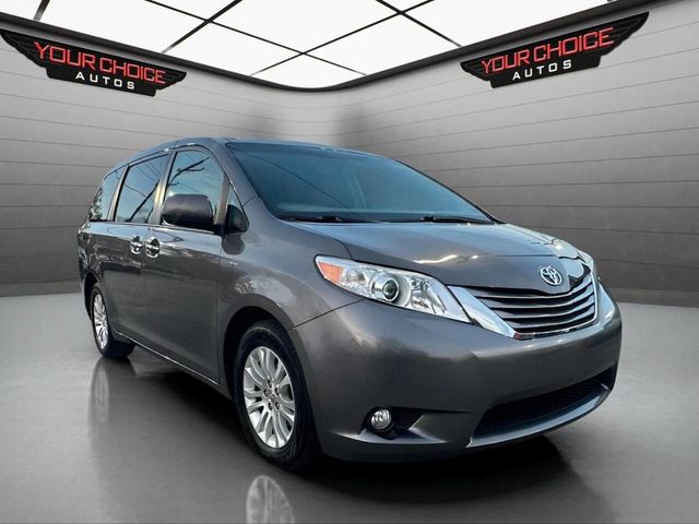 2017 Toyota Sienna XLE Automatic Access Seat FWD 7-Passenger - 22939183 - 6