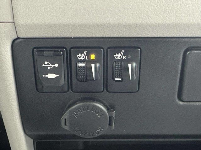 2017 Toyota Sienna XLE Automatic Access Seat FWD 7-Passenger - 22968928 - 25