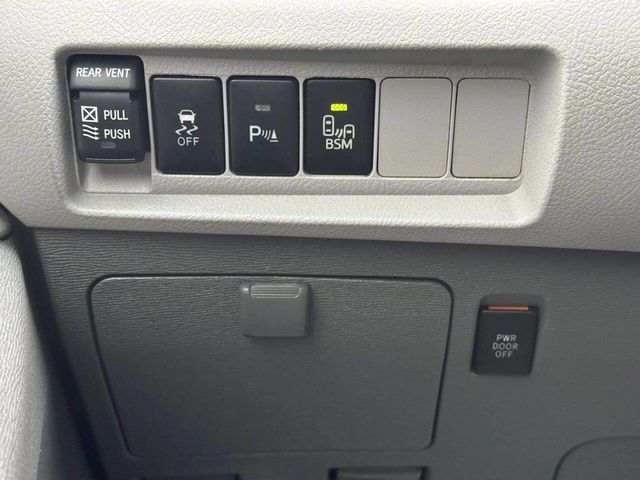 2017 Toyota Sienna XLE Automatic Access Seat FWD 7-Passenger - 22968928 - 26