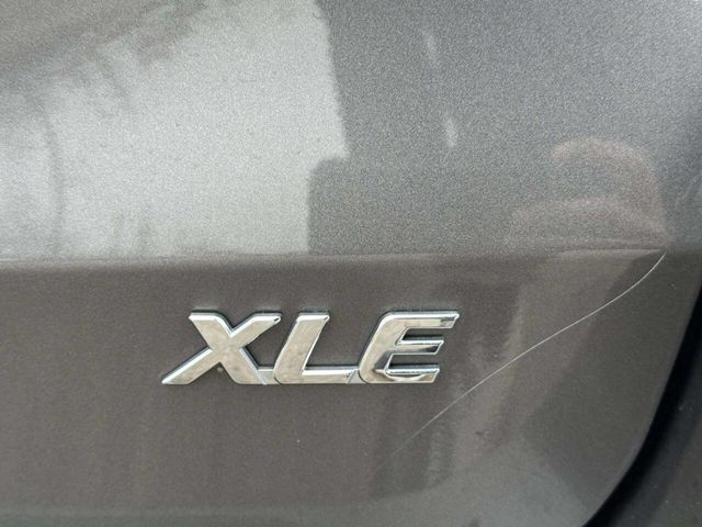 2017 Toyota Sienna XLE Automatic Access Seat FWD 7-Passenger - 22968928 - 32